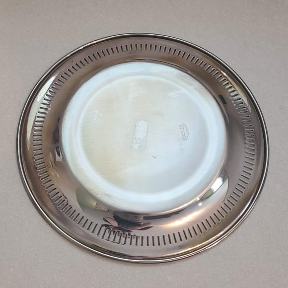 Round Silver Decorative Plate - Picture 10 of 11